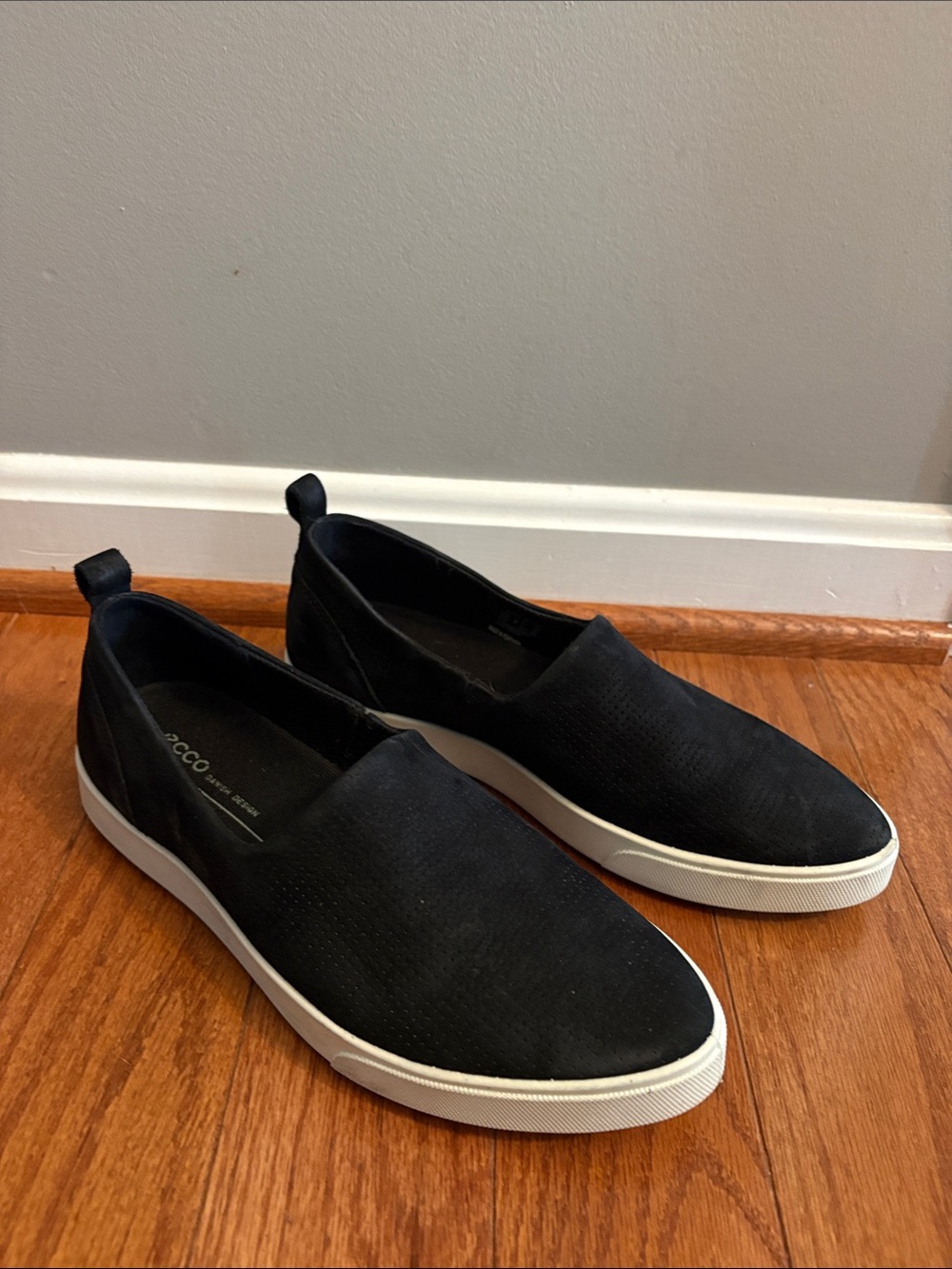 ECCO Gillian Leather Slip-on Sneaker Black White Sole - Women's Size EU 39 US 8